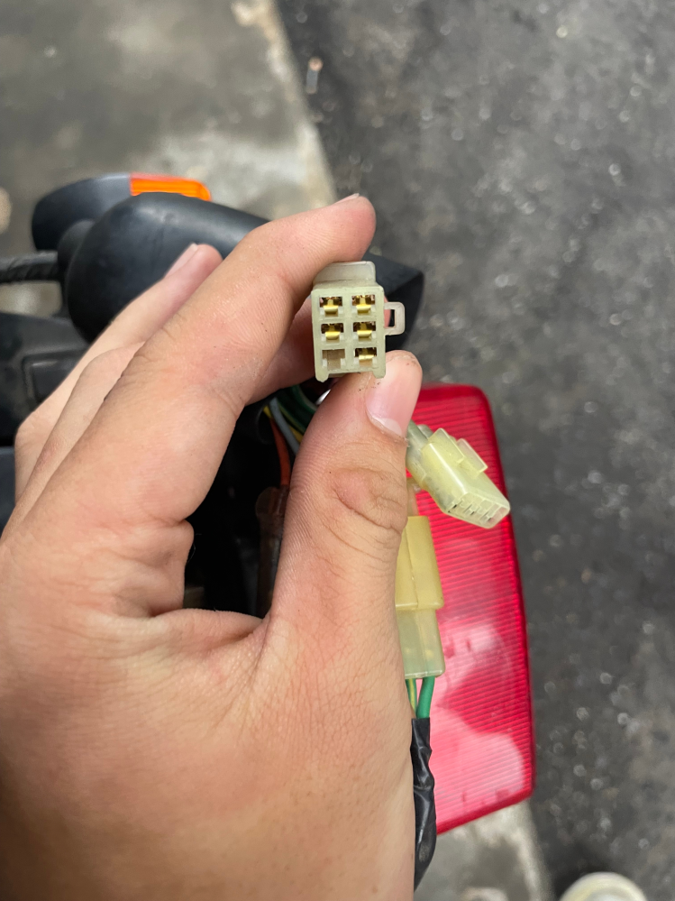 バイクについて質問です。ns1後期のCDIを銀ポッシュに変えた
