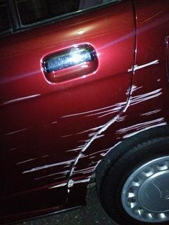 車のこすりキズの修理代駐車場から出る際 出口の壁にこすってしまい写真のよ Yahoo 知恵袋