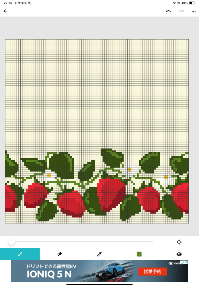 いちごのドット絵を描いたんですが、絵が下手でピーマンみたいになりました。どうしたらいちごっぽく見えますか？ 編み物の図案として使いたいので、色数はなるべく少なくしたいです。