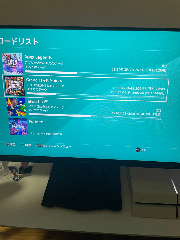 至急 ps4を買ったんですが、ダウンロード時間がしぬほどながいです。 これってちゃんとダウンロードされるんでしょうか？