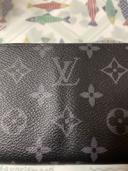 ルイヴィトンの長財布を尻ポケに入れて尻もちついてしまって凹みが 