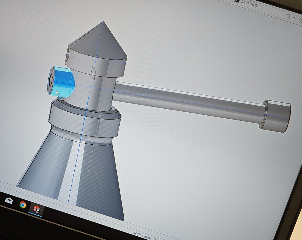 3D CAD Solid works でジャッキを作っているのですが、細棒を動かし、細棒の端、少し太くなっている所は細棒が通っている中心の穴より大きいので止まるようにしたいです 現在は細棒の全体が貫通して外側に出てしまいます