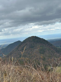 これは何と言う山ですか？
大山町の豪円山から
見えた山です。 