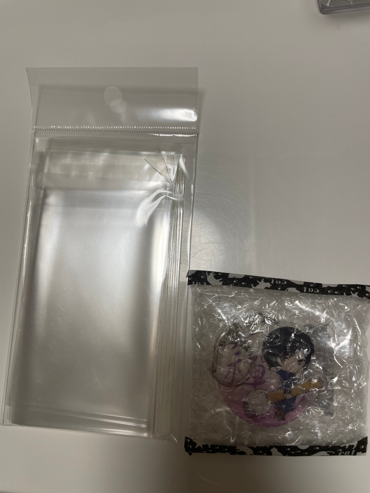 メルカリの梱包についての質問です。アクリルキーホルダーを梱包し