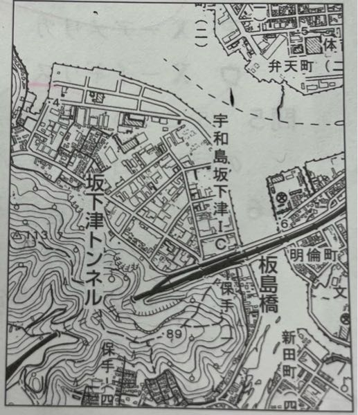 【至急！！】この地形図の縮尺は25000分の1か50000分の1、どっちでしょうか？解説とともに教えてくださると嬉しいです！！！