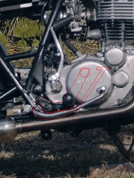 SR400についての質問ですフロントは何年式までがドラムブレーキなんで