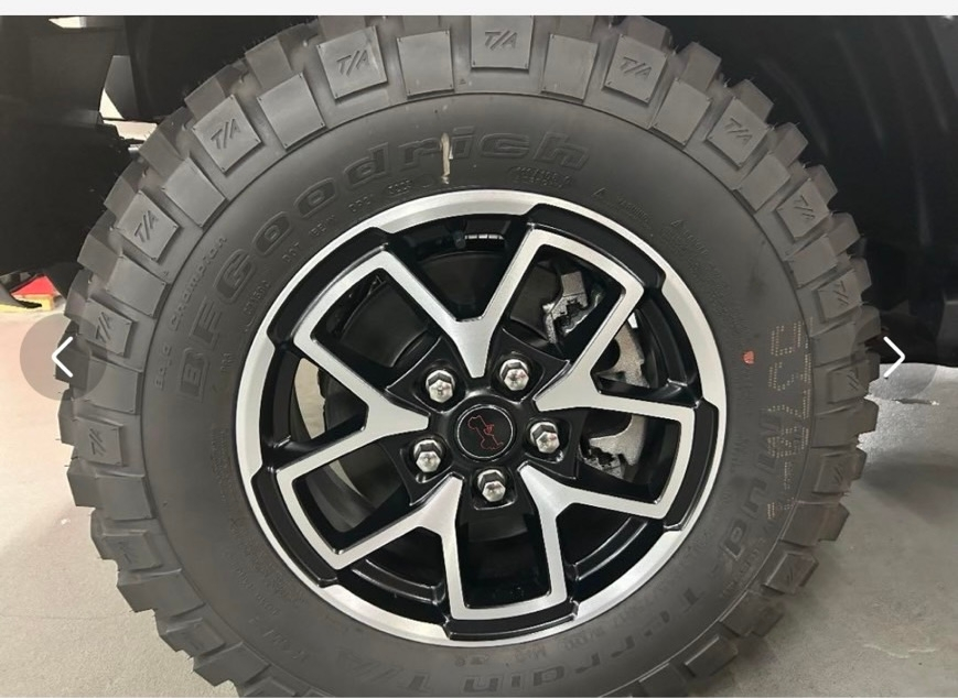 JeepラングラーサハラJL2020年式を購入しました。サハラの純正ホイ