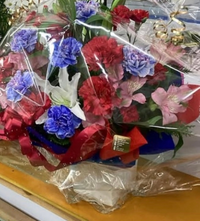 開店祝いの花束を
花屋に頼んでこれになったのですが
家族に調べたら赤は良くないらしいよと
言われました。
昔の話で今は大丈夫だったりしませんか？(><)
あと、全然知識はないのですが 単純にあまりセンスがないと
思ってしまったのですがどうでしょう？