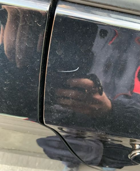 車にこんな傷がありました傷から見てイタズラの可能性はありますか
