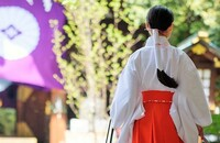 女性なら誰でも「巫女さん」になれるのですか？