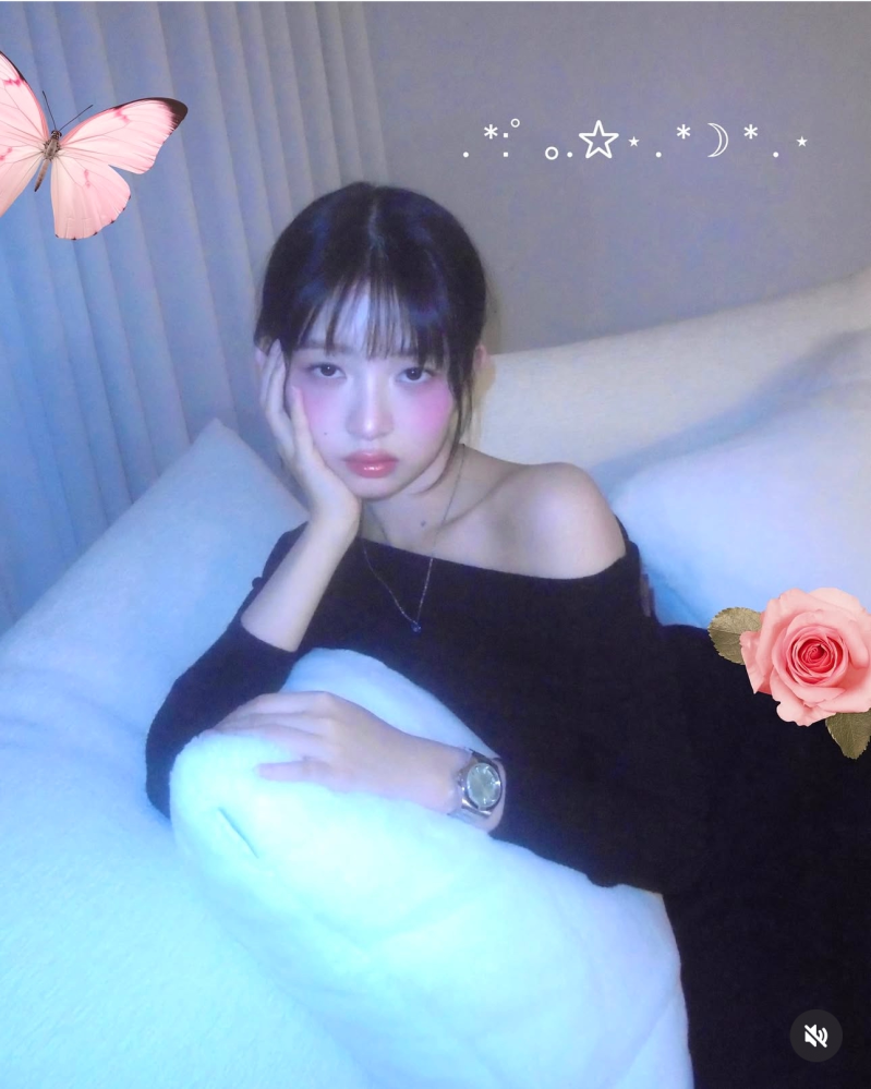 IVE レイ iveのレイちゃんがよく青色のフィルターがかかったような写真を