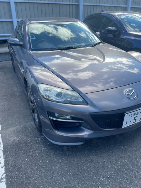 知り合いからATのRX8を購入したのですがグレードが分かりません。知ってる方いらっしゃったら教えて頂きたいです。 情報としては、平成20年式、AT、外観はタイプRSとほぼ同じなのですがRSにはATモデルはないのでタイプSかタイプEなのか…