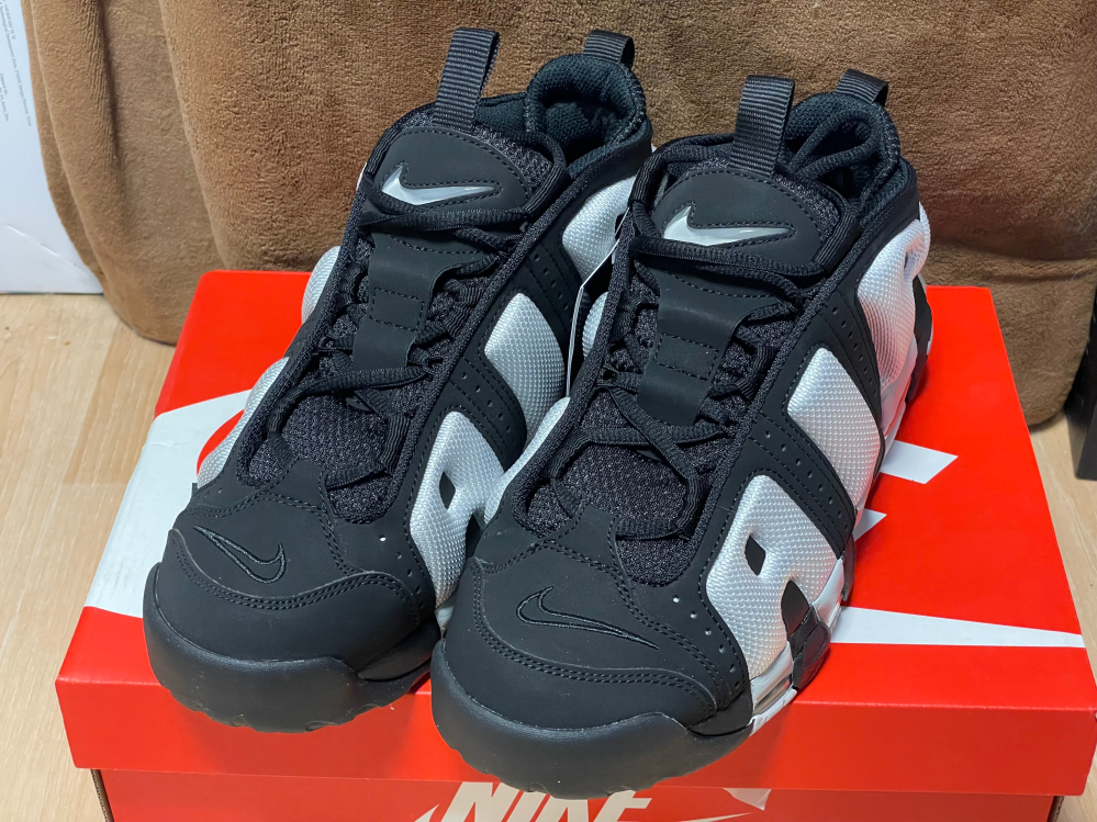 AIR MORE UPTEMPO LOW ナイキ エア モア アップテンポ LOWの26.5cmのスニーカーを購入しました。 こちらは偽物でしょうか？ 詳しい方お願いします。 下に画像追加致します。