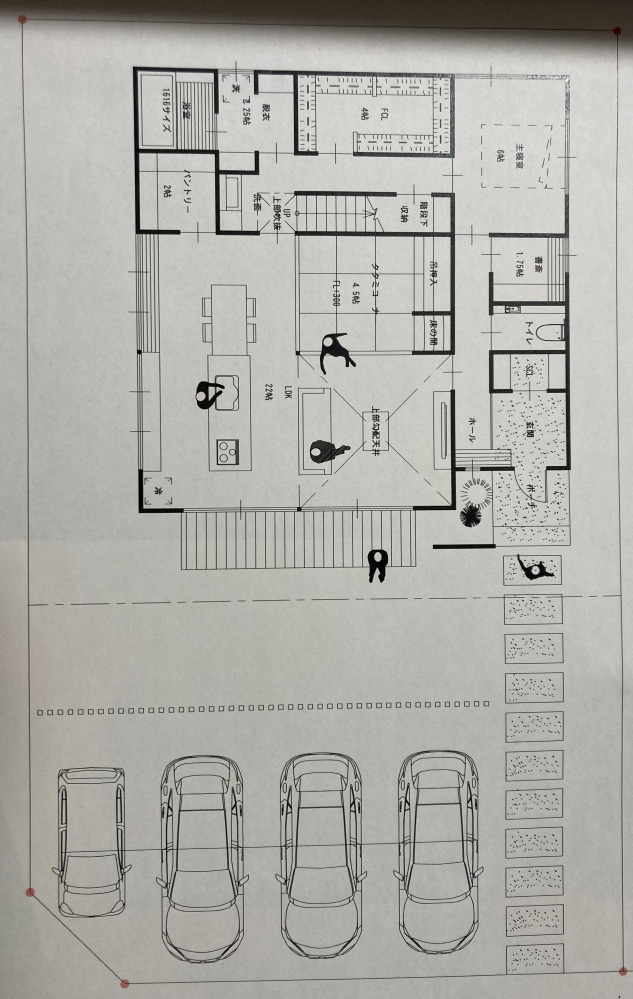 新居を建てる予定です。 この間取りで気になることありますか？ 2階は子供部屋6帖✖️2 プラストイレになってます。 また、高圧線の影響で建築の制限があり庭が広くなってしまうことを懸念しています。 スペースの有効活用案などあれば教えてほしいです。 方角は写真の右が北側です。 東と南に道路、北と西に住宅が来ます。