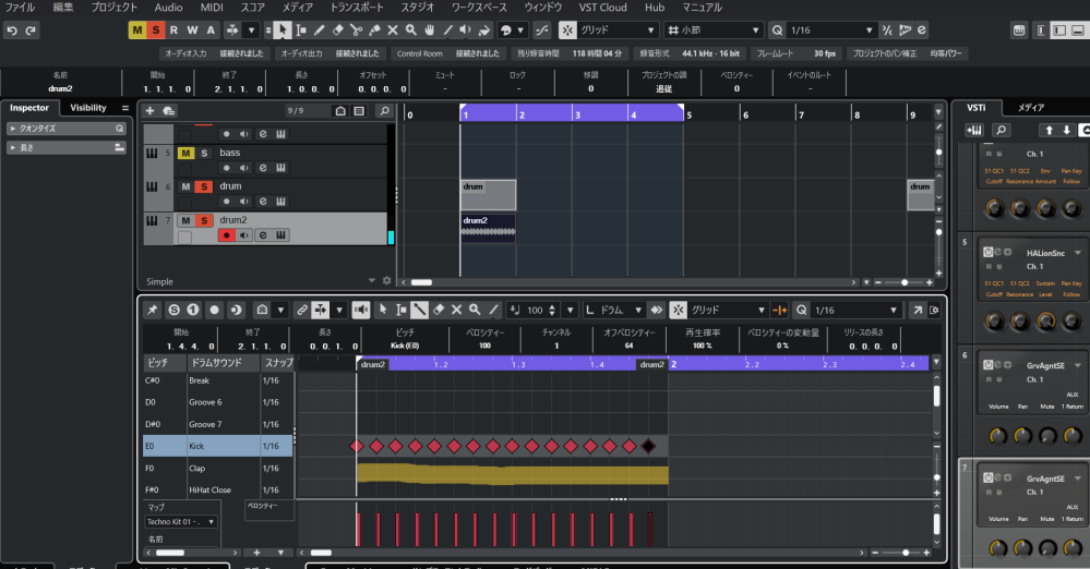 【助けてください】 こんばんは。 DTMで私が現在使用しているDAWソフト「CUBASE」で不明な点があり、ご質問させていただきます。 画像のスクリーンショットの黄色いマーカー部分にドラムの打ち込みをしているのですが、この打ち込み項目のうち、一般的な４つ打ちの部分しか音が出ません（1.1 1.2 1.3 1.4の音しか出ない） 4つ打ちの部分以外の所にも打ち込んでいるのにそれらから音が出ないのはなぜでしょうか.. ちなみにドラム以外のインストゥルメントのピアノやベースやシンセでは、連続した音も問題なく出ています。 色々ネットでも調べてみましたが原因が分からず、本当に困っています.. 心のお優しい方、どなたかお教えいただけないでしょうか..