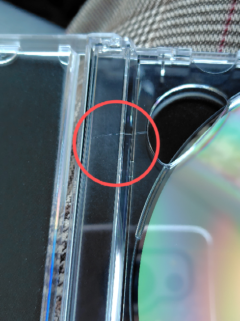CDのケースに少し傷が付いているのですが、これは返品交換に値しますか