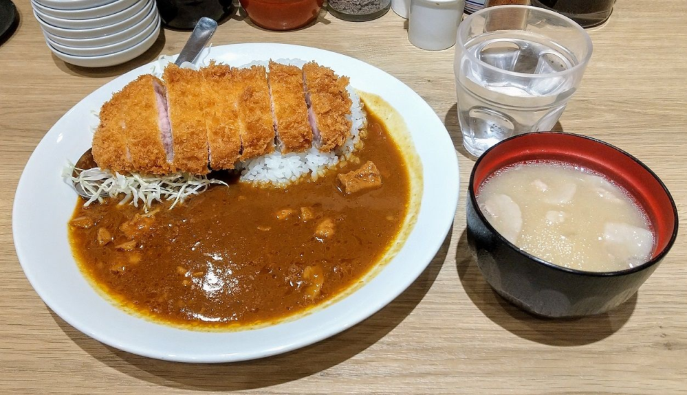 地元都内のカレー屋で味噌汁がついてくる店は珍しくありませんが、 カレーライスに味噌汁はありですか？