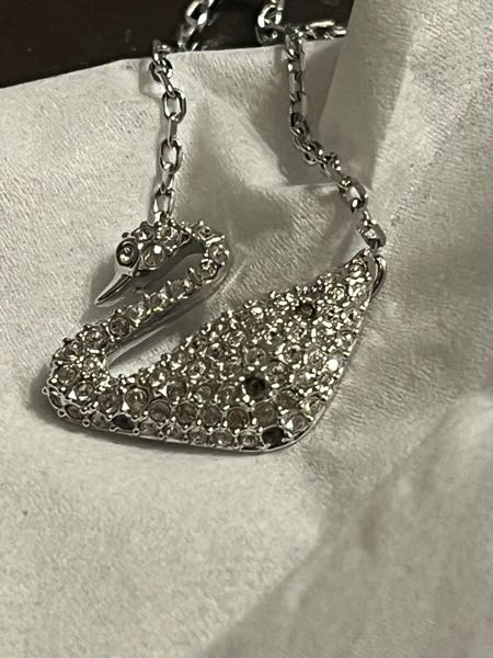 スワロフスキーのネックレスが黒ずんでしまいました。店舗で相談し 