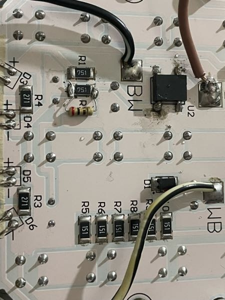 v125のLEDテールランプ直流化について、何も加工しない場合だとスモールランプの光が暗かったのでR2に抵抗を挟んで明るくなったのですがこれで合ってますか？