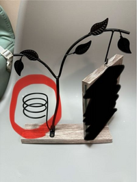 この赤で囲んでるところは何を入れるところだと思いますか？ - Yahoo  