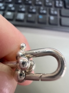 Tiffanyのハードウェアブレスレットですが、これって本物ですか？よく