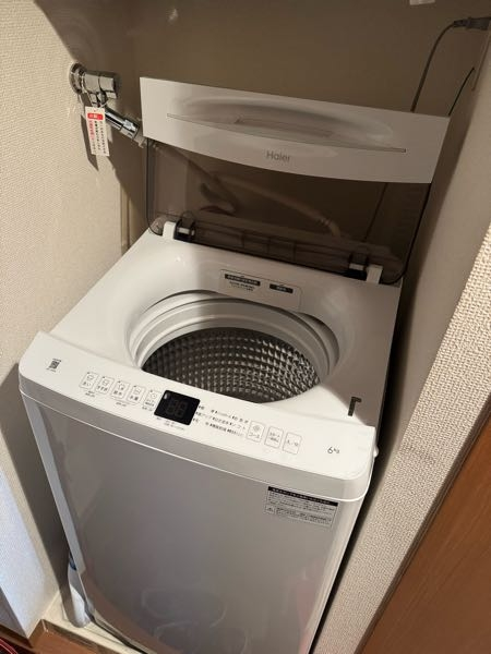 設置スペースの問題から、ドラム式洗濯機を購入するのを迷っています。 NA-LX113DL-W(Panasonic)を購入しようと考えてるのですが、自宅の洗濯機置き場が奥行き64cm幅64cm高さ105cm(蛇口下部地点)で置けるか微妙で 購入するか迷っています。 壁にスレスレになってしまうかと思うのですが、問題ないでしょうか？ 有志の方ご助言お願いいたします。 参考ページ↓ パナソニック(Panasonic) NA-LX113DL-W(マットホワイト) 洗濯乾燥機 左開き 洗濯11kg/乾燥6kg https://store.shopping.yahoo.co.jp/ebest/iset000004428.html