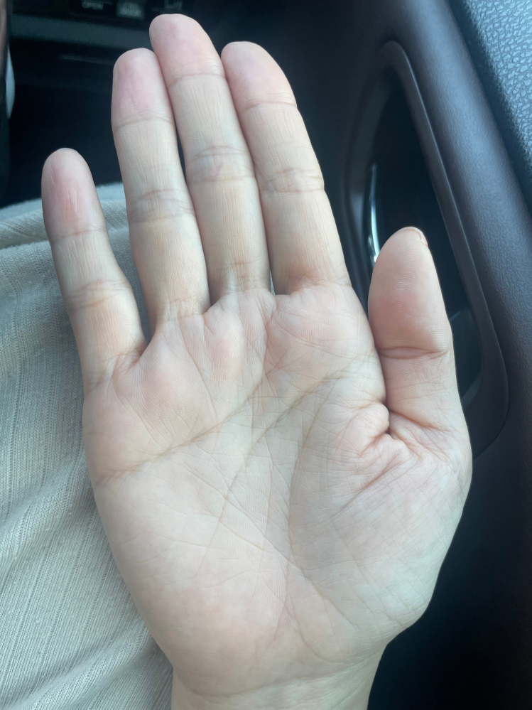 手相について詳しい方教えてください。42歳女性です。先日手相を