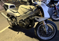 私は現在ZXR250Cを所有しており、ZXR用のフロントカウル