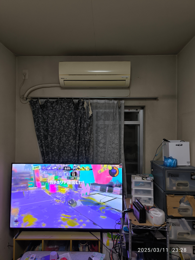 この部屋に75インチテレビってどう思いますか？␣画像のテレビは 