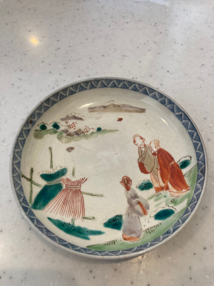 祖母の古食器を処分したのですがこの絵皿は可愛らしく何となく捨て 