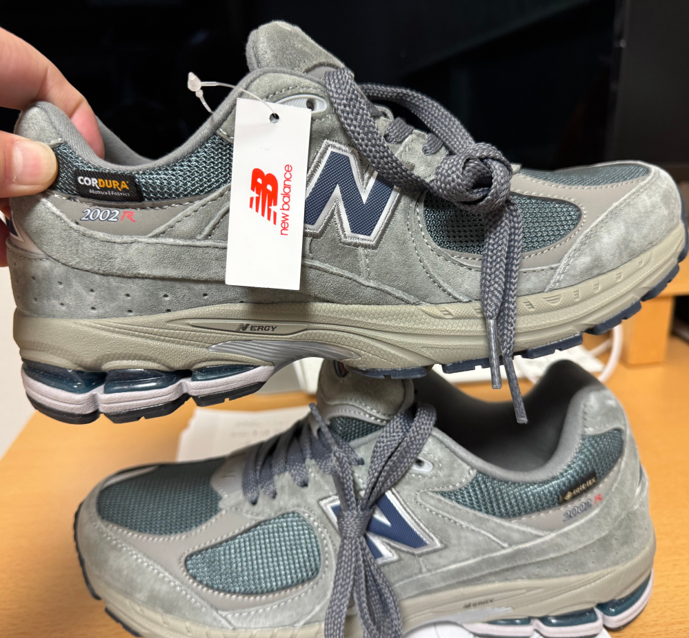 昨日某メル◯◯で購入した、新品未使用のニューバランスの靴が届き 