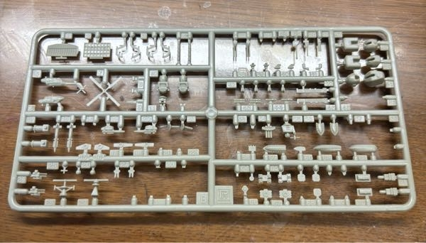 ピットロードのプラモデルのランナーで、1番と2番がでかいレーダーで、対空火器のゴールキーパーがついてる【B】と彫られたランナーって、どう言ったセットについて来た物なのでしょうか？ また、ランナー単体で売ってますかね？