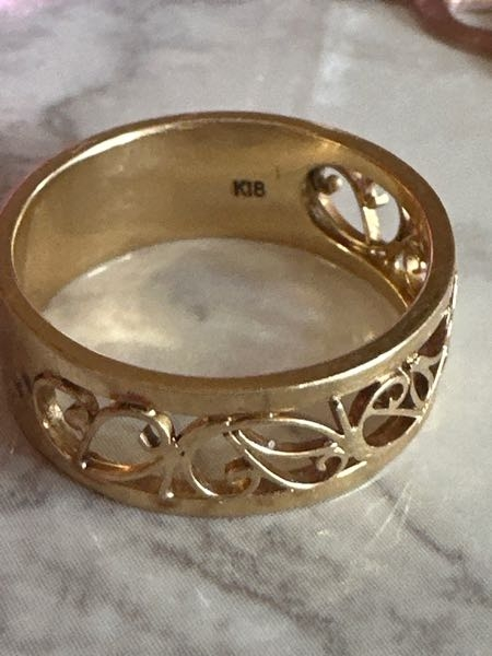 祖母の遺品整理をしていたら18Kと刻印された金のアクセサリーが出てき
