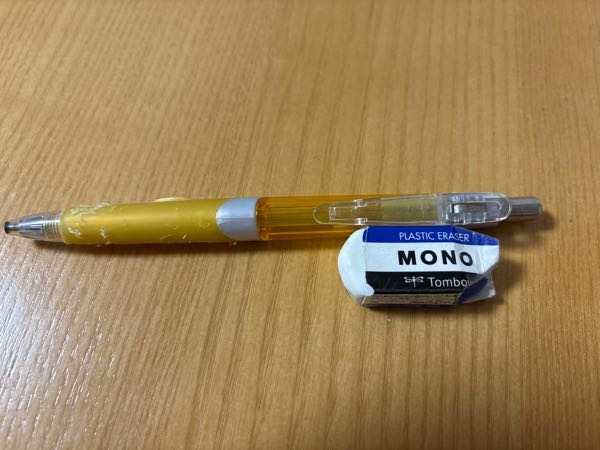 使い古したシャーペンですがまだまだ現役です 写真は10年以上前に買ったシャープペンなんですが、かなりボロボ