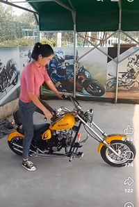 【メール便送料無料対応可】 このバイクはなんて名前ですか？海外みたいですが何CCなんで カーナビ
