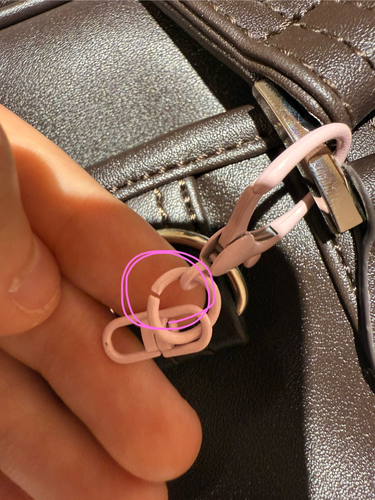 スクバにぬいぐるみのキーホルダーをつけているのですが、知らぬ間に