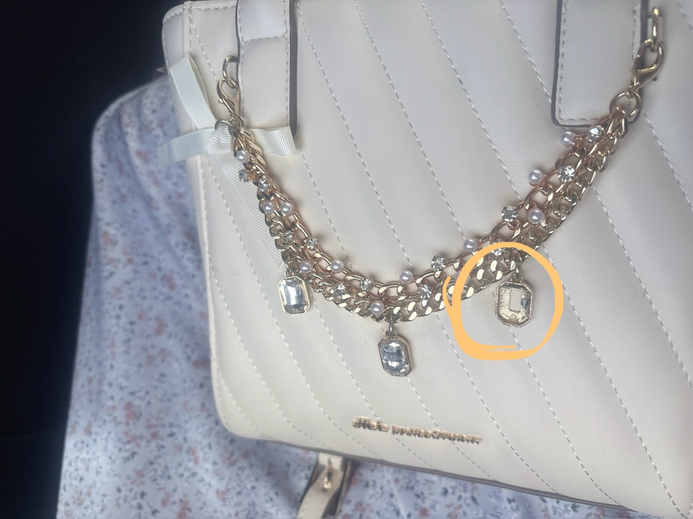 COACHの財布の製造番号(シリアルナンバー)の位置を教えてく