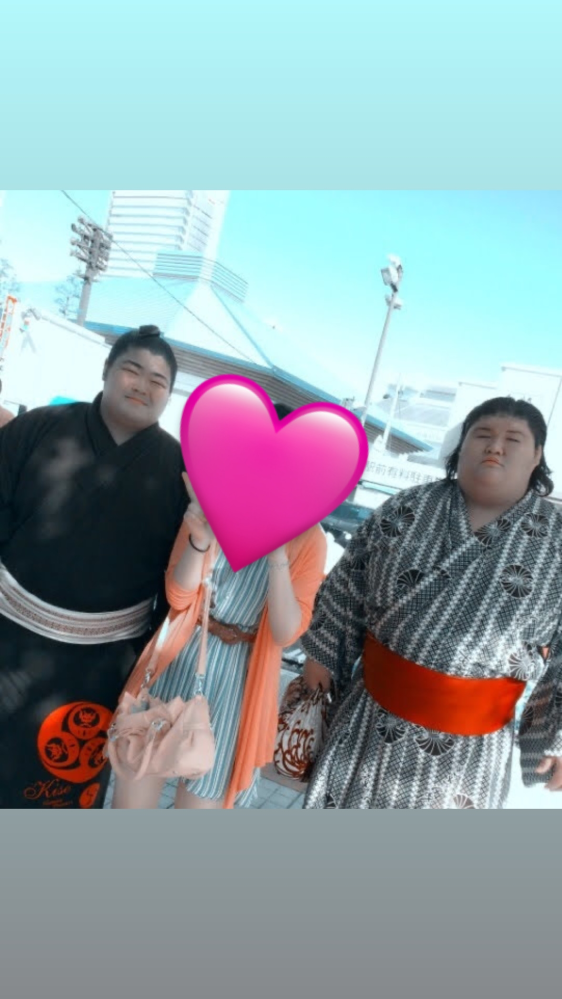 2014年に両国で撮影した写真です。 右に写っている力士が逸ノ城だと思うのですがどう思いますか？ 有識者の方よろしくお願いします。 ずっと気になっています…笑