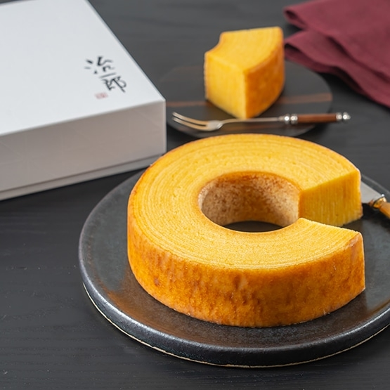 こんばんは このバウムクーヘン 皆さんは ひとりで一度に食べられますか？？