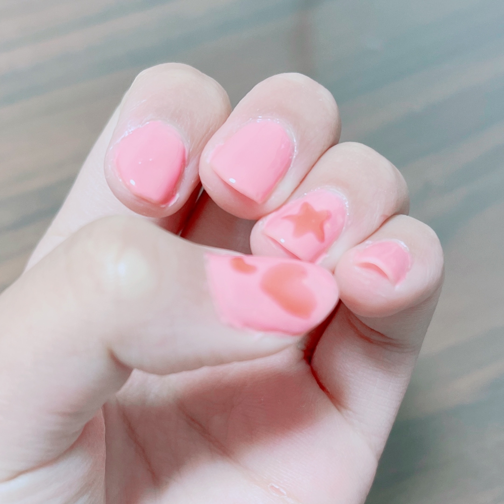 このネイルって華美な方ですか？ 高校生なのですが華美なネイル以外はオッケーって校則でして、、、