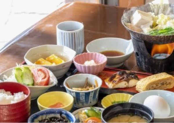 なぜ旅館やホテルは一泊二食なのですか？