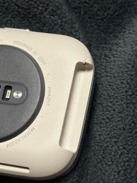 アマズフィットのスマートウォッチをつけようとしたら写真の部分が急に壊れました。 初期不良じゃないので多分交換はできないですよね？ 修理とかってできるんでしょうか？ 一応購入してから3ヶ月です
