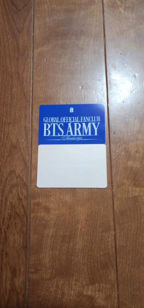 2024.6.13にBTS JAPAN OFFICIAL FUNCLUBを継続更新しました。 今手元にあるのはこの2枚です。 このカードでジンくんのライブ申し込みできますか？ その場合、JAPANの会員番号は裏面右上のアルファベットから始まる11ケタの番号でしょうか？ 分からなくなってしまいました。 どなたか詳しい方教えていただきたいです。 JAPANの申し込みが始まったので、申し込みしたいのですが、合ってるか不安です。