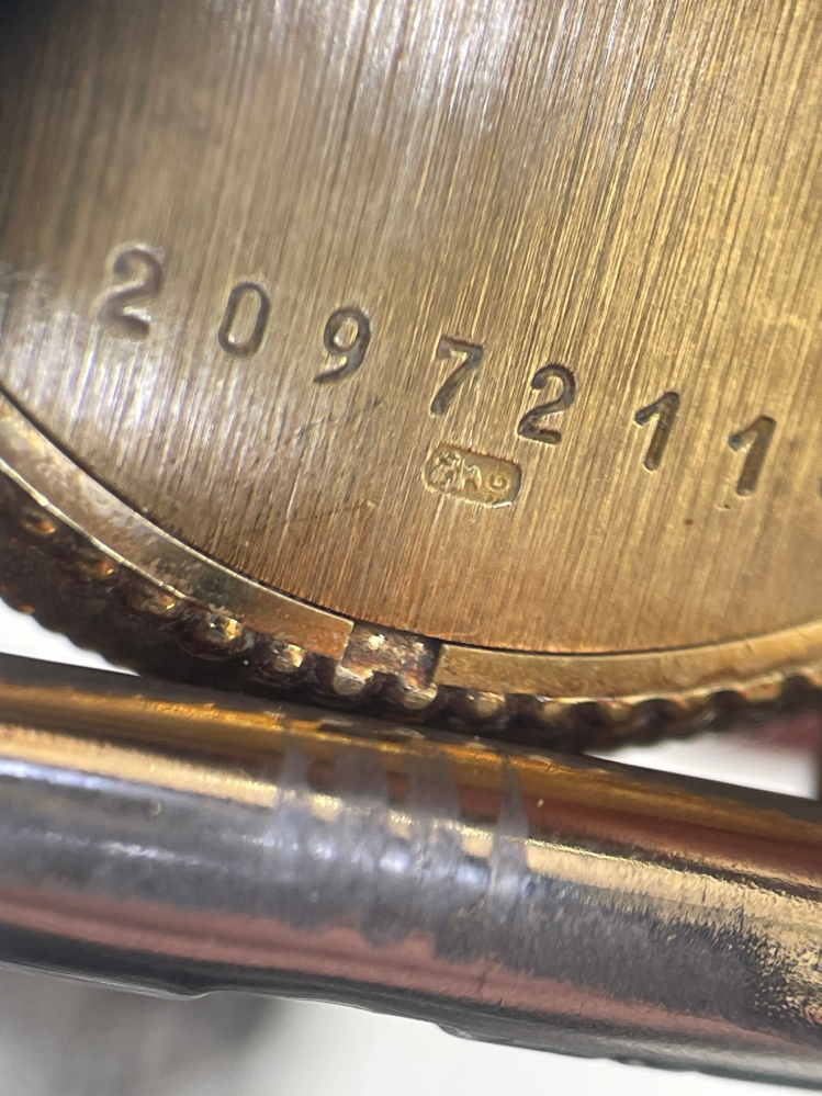 ロンジンの時計について質問です。こちらの時計750等の記載はな