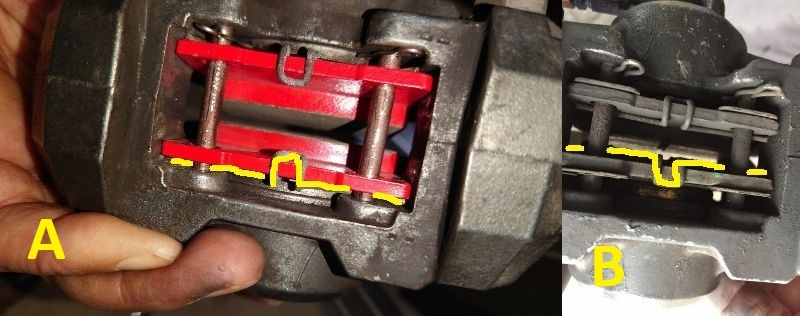 ZZR1100Dのリアブレーキキャリパーについて パット交換した際に、パッドスプリングを２本装着するのですが、 取付の向きはどちらの方が正しいでしょうか。（写真参照） 諸兄の皆様方、宜しくお願いします。