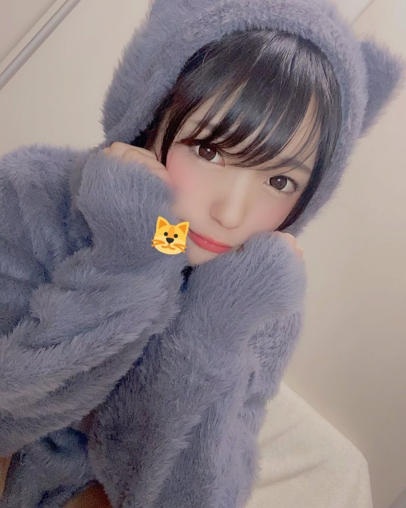 こちらの少女のお名前を教えてください。