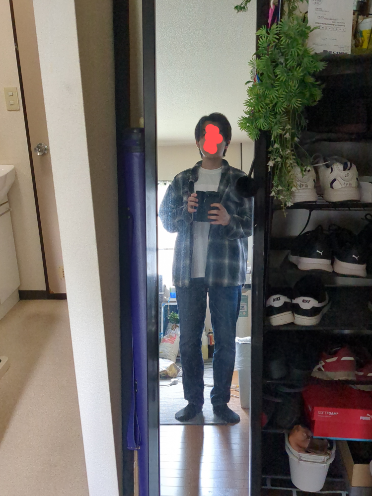 これ僕です 最近、顔が大きいかもと思い始めてきました 顔大きいと思いますか？ また服のセンスはどうですか？