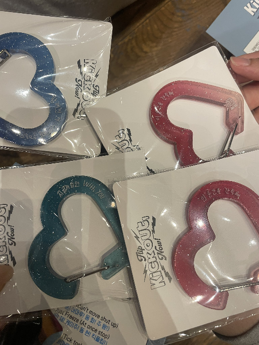 このKickFlipのカラビナは何のですか？ なにかのイベントとかでもらえたやつとかですかね？？ どこで手に入りますかт т