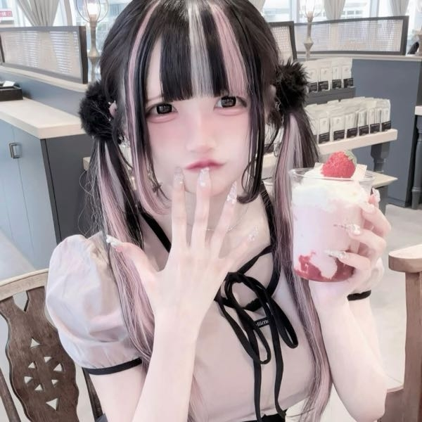 みうみおの神楽みおちゃんが着てるこの服どこの服ですか？liim