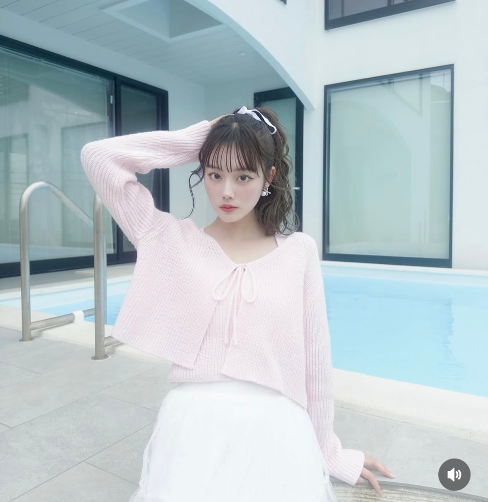 ちびT巨乳 Tシャツを着ると軽く？胸が目立ちますが、巨乳とまでは行かない大き... - Yahoo!知恵袋
